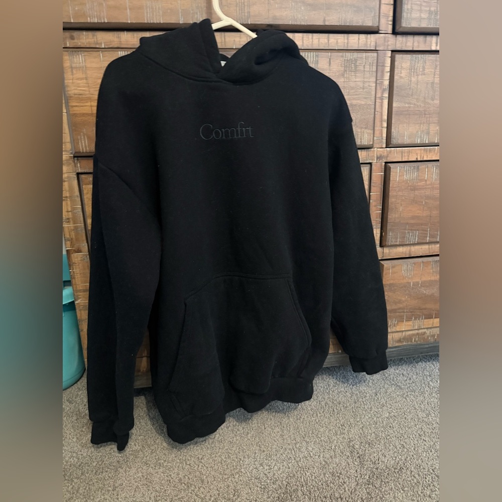 Comfrt black hoodie-medium